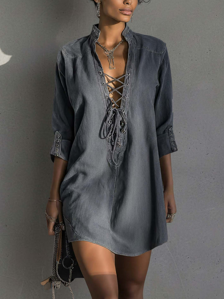 Vestido Mini de Denim con Cordones y Ojales Metálicos