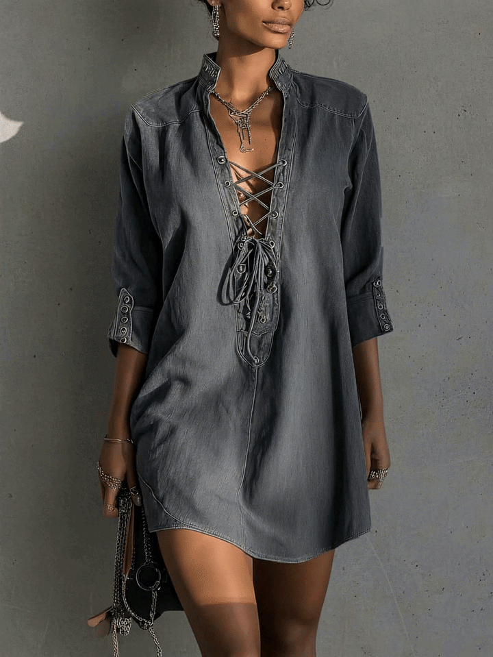 Vestido Mini de Denim con Cordones y Ojales Metálicos