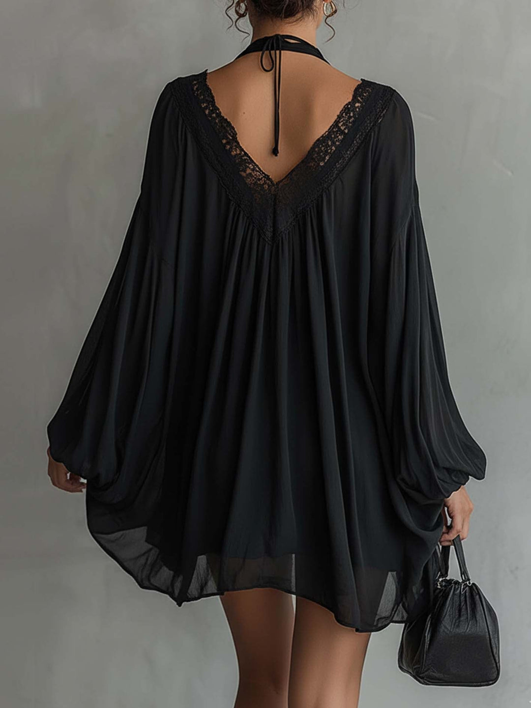 Vestido Mini Negro de Encaje con Espalda Descubierta