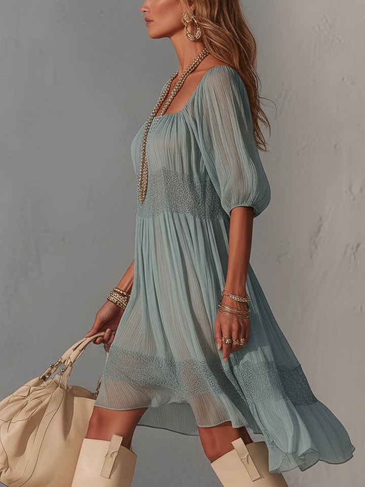 Vestido Midi Azul con Encaje y Pliegues