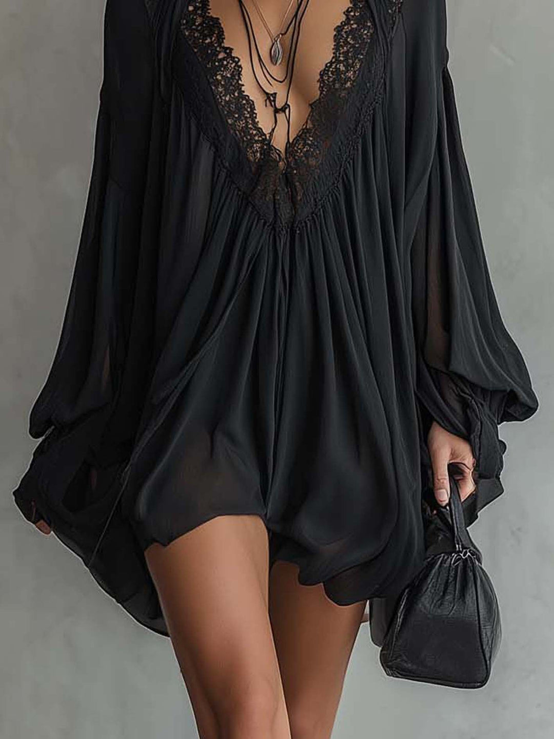 Vestido Mini Negro de Encaje con Espalda Descubierta