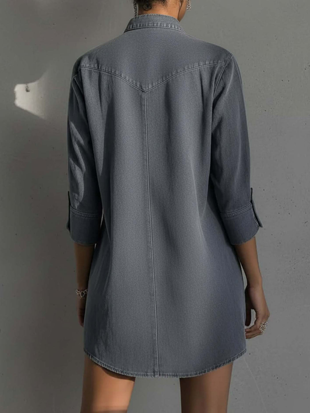 Vestido Mini de Denim con Cordones y Ojales Metálicos