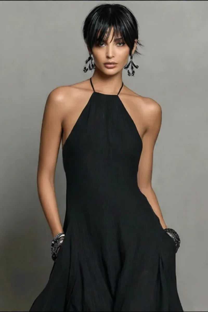 Vestido Maxi Negro de Lino con Cuello Halter y Espalda Descubierta