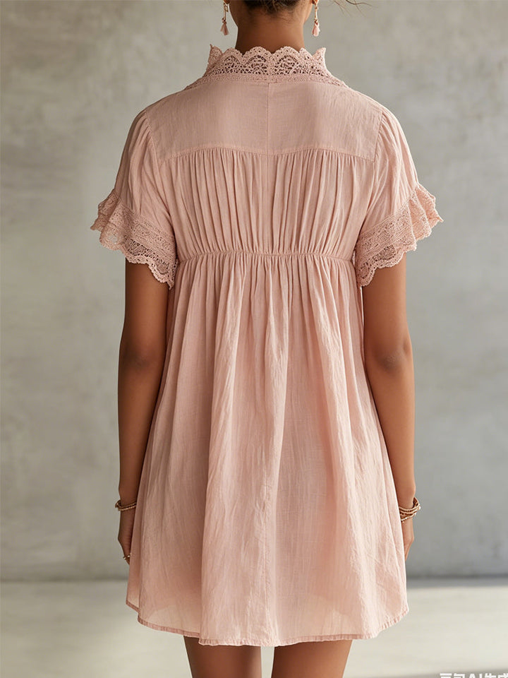 Vestido Mini Rosa de Encaje con Botones y Escote en V