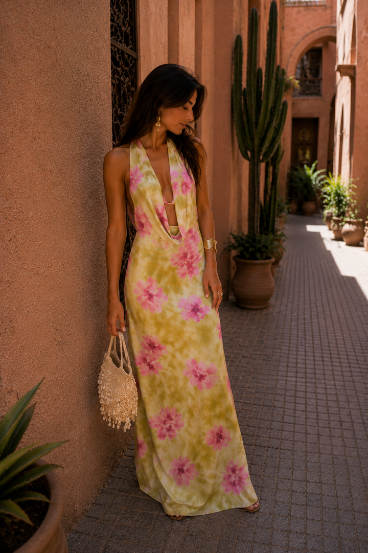 Vestido largo floral con escote halter