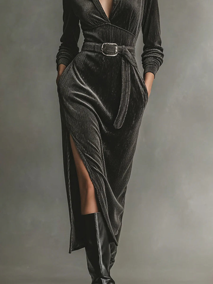 Vestido de Pana Elegante con Cuello, Cinturón y Aberturas Laterales