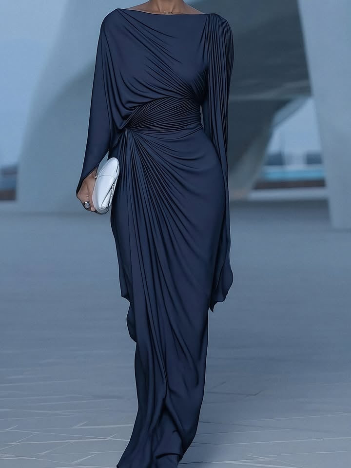Vestido Maxi Azul Oscuro con Capa y Drapeado