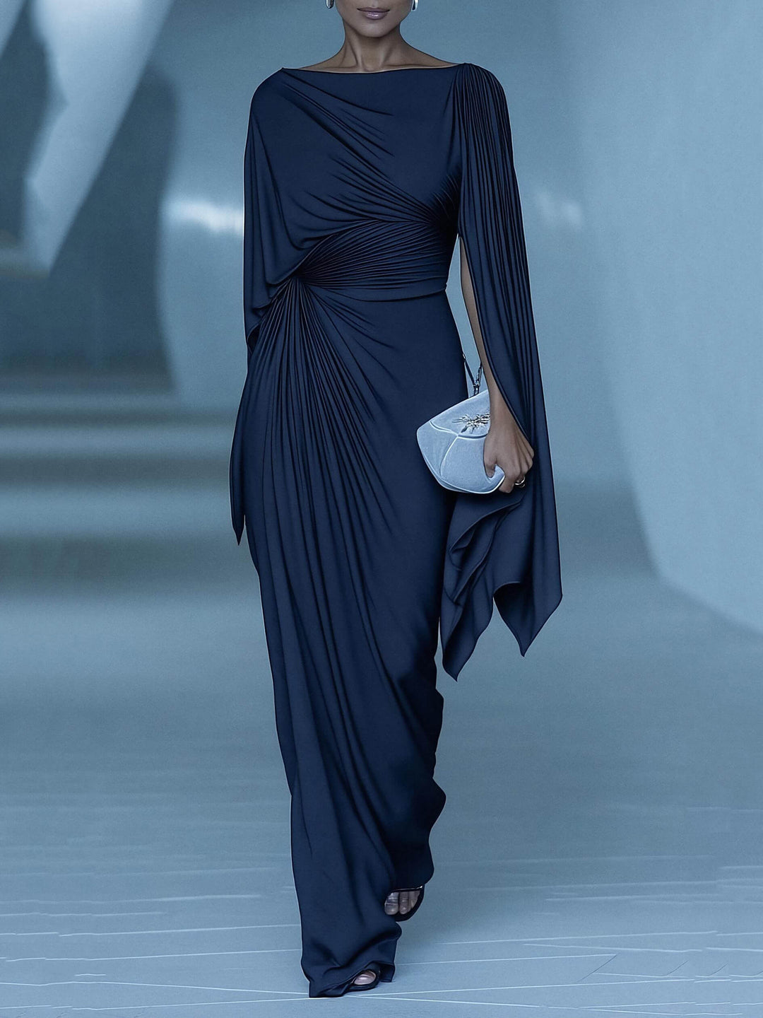 Vestido Maxi Azul Oscuro con Capa y Drapeado