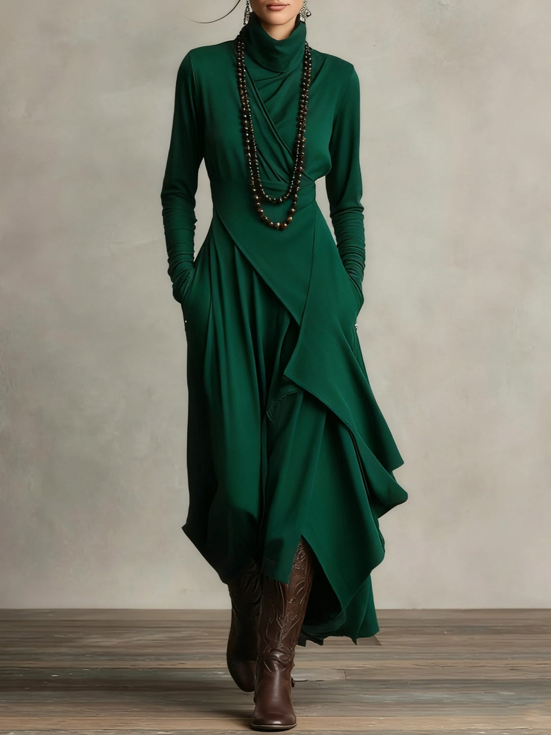 Vestido Maxi Morado Asimétrico con Cuello Alto y Pliegues