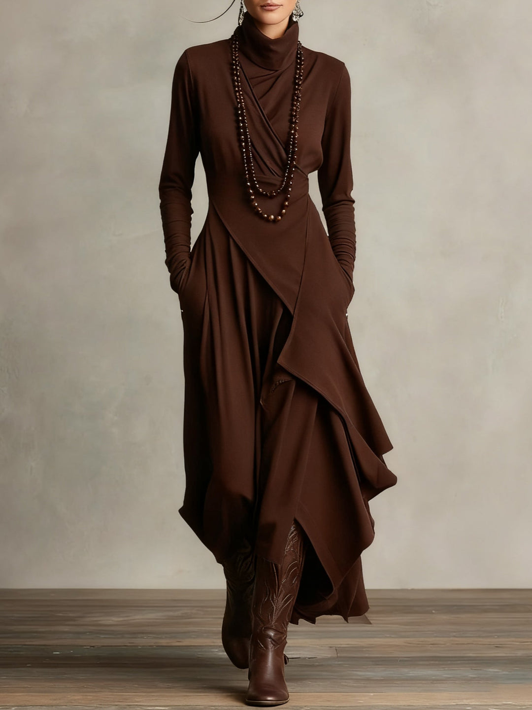 Vestido Maxi Morado Asimétrico con Cuello Alto y Pliegues