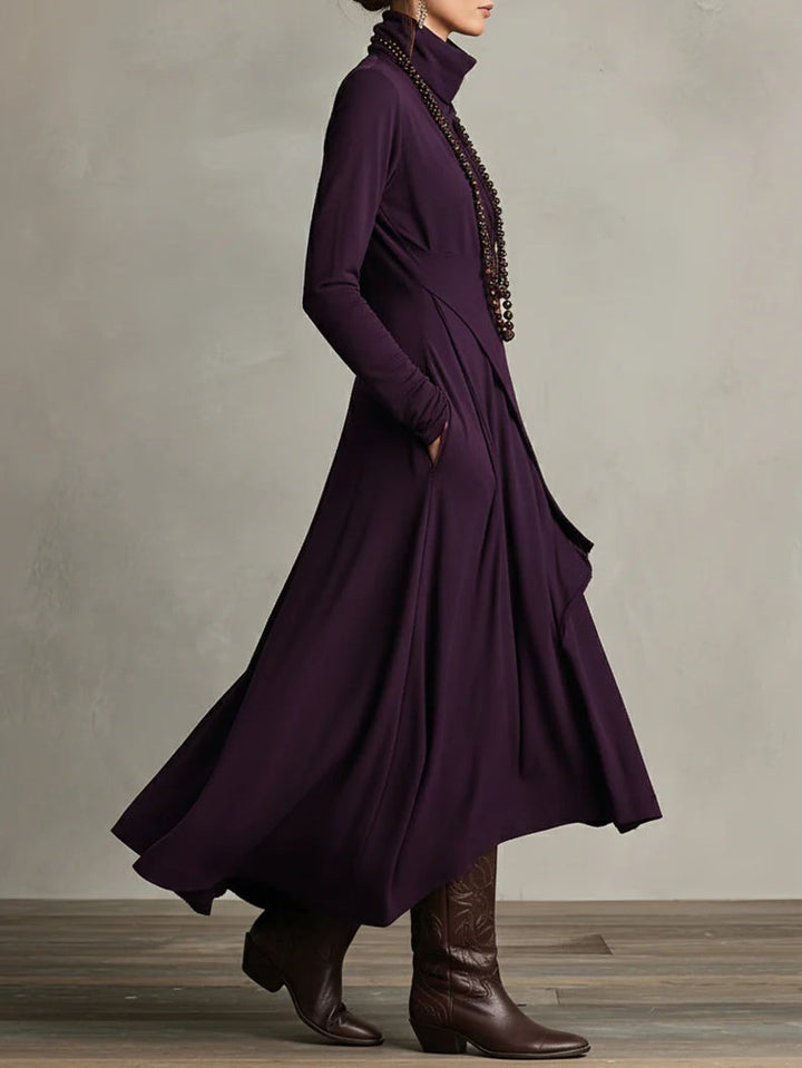 Vestido Maxi Morado Asimétrico con Cuello Alto y Pliegues