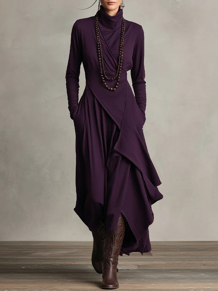 Vestido Maxi Morado Asimétrico con Cuello Alto y Pliegues