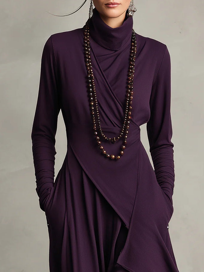 Vestido Maxi Morado Asimétrico con Cuello Alto y Pliegues