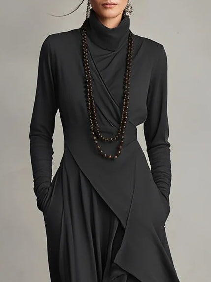Vestido Maxi Morado Asimétrico con Cuello Alto y Pliegues