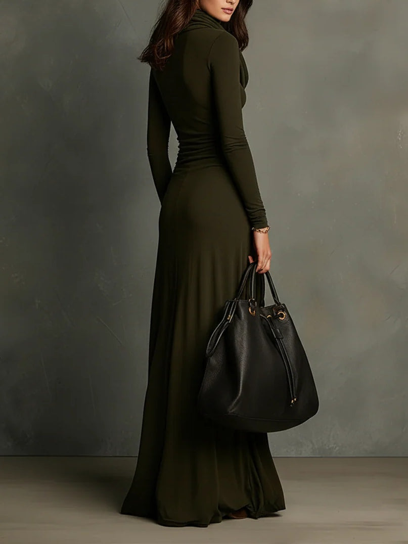 Vestido Maxi Verde Oliva con Cuello Alto y Pliegues