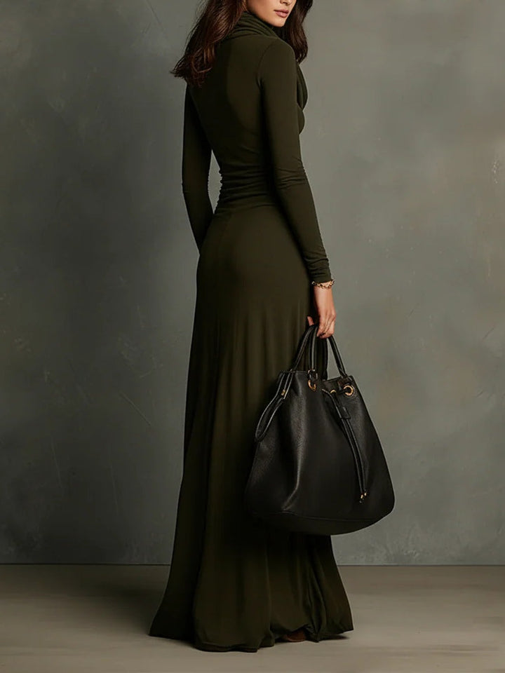 Vestido Maxi Verde Oliva con Cuello Alto y Pliegues