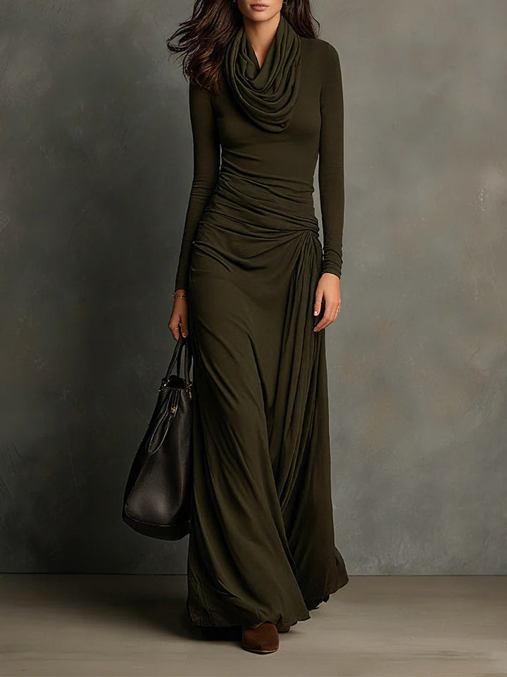 Vestido Maxi Verde Oliva con Cuello Alto y Pliegues
