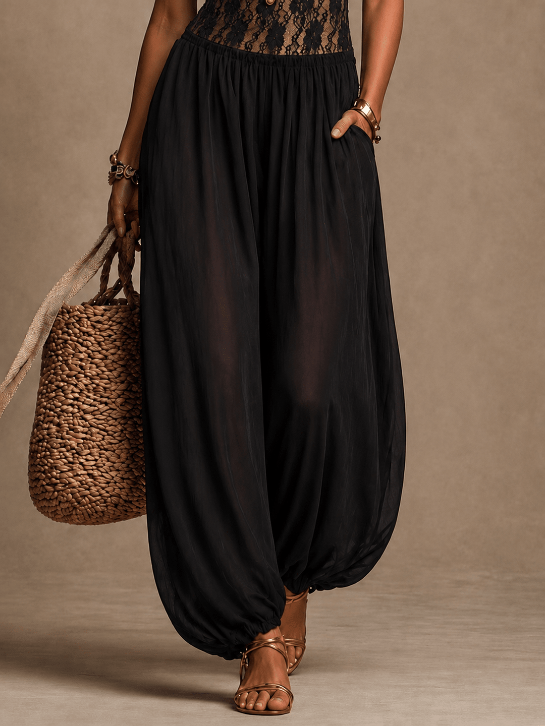 Laia | Mono halter con encaje fluido y elegante caída