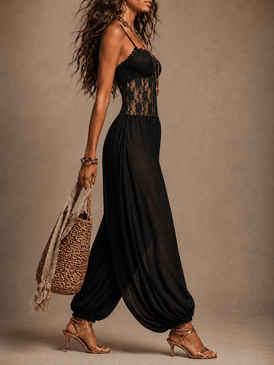 Laia | Mono halter con encaje fluido y elegante caída